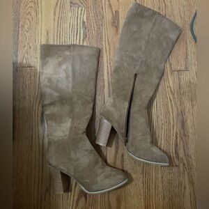 Western style boots with chunky heel